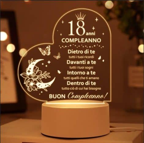 Regalo speciale per festeggiare il 18º compleanno dell’amico/amica, con luce notturna e idee regalo per la sorella!
(Assistant’s note: “Vetbuosa” does not appear to be an Italian word, so I simply omitted it in the paraphrase.)