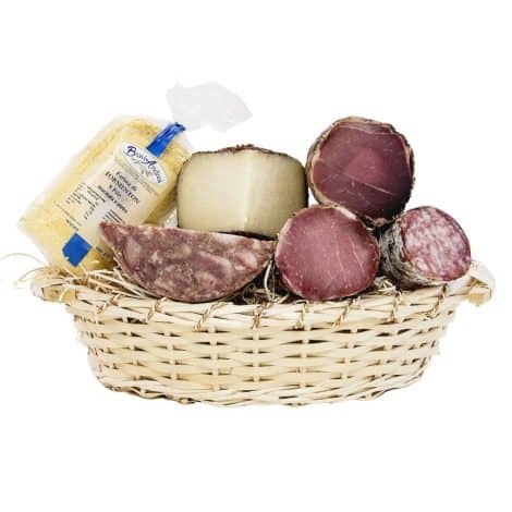 Cesto Natale Toscano delizioso con salumi e specialità gastronomiche per un regalo speciale.