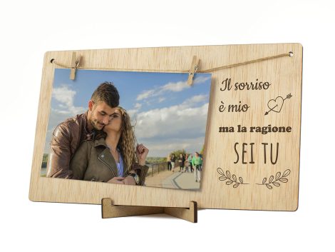 Clip per foto romantica con cornice in legno, perfetto regalo di San Valentino per coppia.