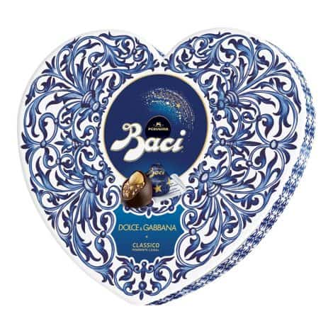 Cioccolatini Baci Perugina Classico, gustosi ripieni alla Gianduia. Perfetti per festeggiare San Valentino! Scatola regalo da 150g.